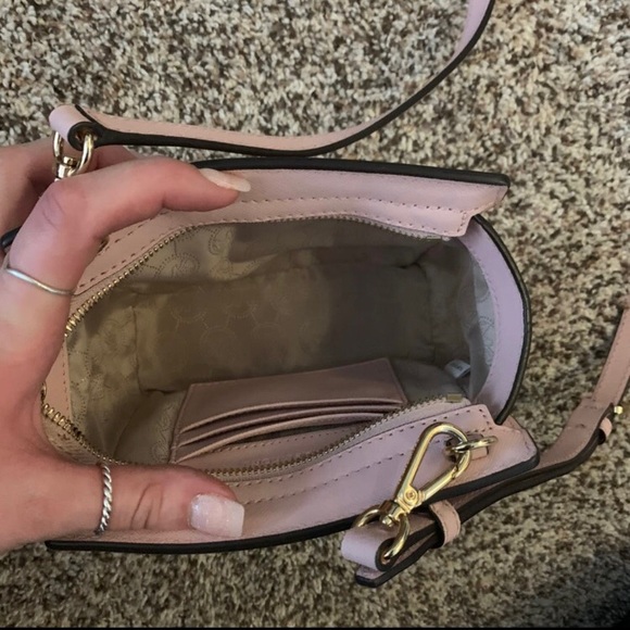 Authentic Michael Kors cross body purse! - Picture 2 of 4